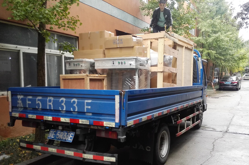 常州客戶SMT設(shè)備專車送貨，貨到上門安裝調(diào)試