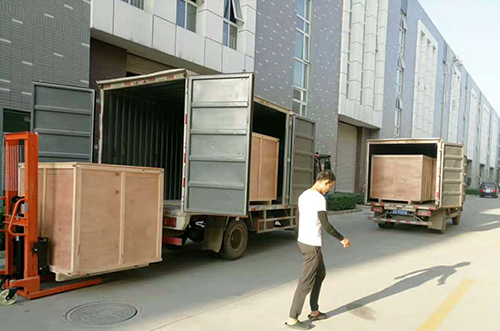 宜興客戶SMT設(shè)備專車送貨，貨到上門安裝調(diào)試