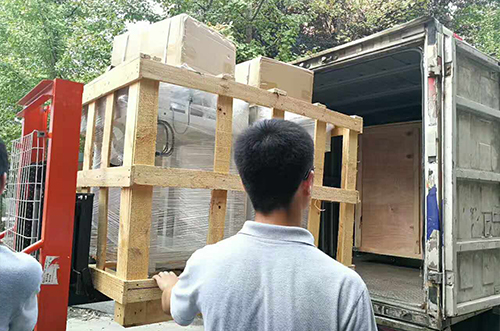 鎮(zhèn)江客戶SMT設(shè)備專車送貨，貨到上門安裝調(diào)試