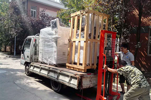 常熟客戶SMT設(shè)備專車送貨，貨到上門安裝調(diào)試