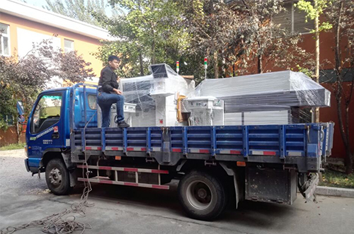 嘉善客戶SMT設(shè)備專車送貨，貨到上門安裝調(diào)試