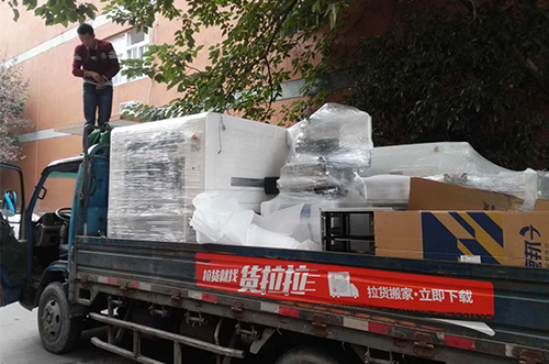 昆山客戶SMT設(shè)備專車送貨，貨到上門安裝調(diào)試