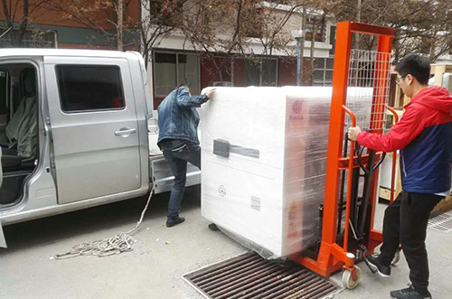 寧波客戶(hù)SMT設(shè)備專(zhuān)車(chē)送貨，貨到上門(mén)安裝調(diào)試