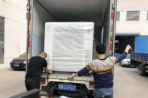 蘇州客戶(hù)SMT設(shè)備專(zhuān)車(chē)送貨，貨到上門(mén)安裝調(diào)試
