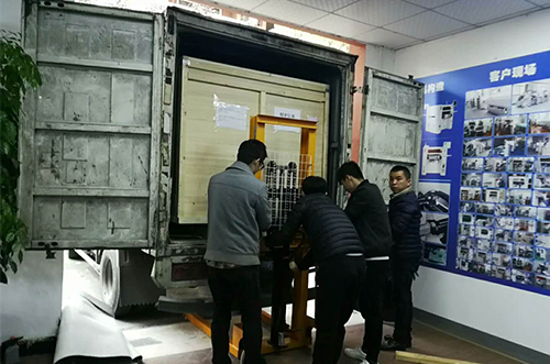 蚌埠客戶SMT設備專車送貨，貨到上門安裝調試