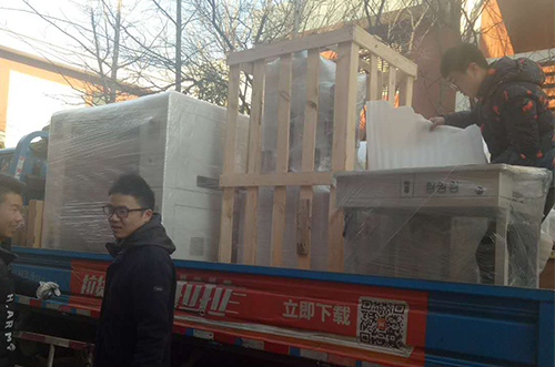 上海客戶SMT設備專車送貨，貨到上門安裝調(diào)試