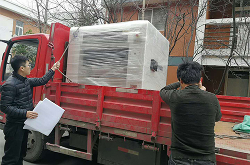 臺州客戶SMT設(shè)備專車送貨，貨到上門安裝調(diào)試