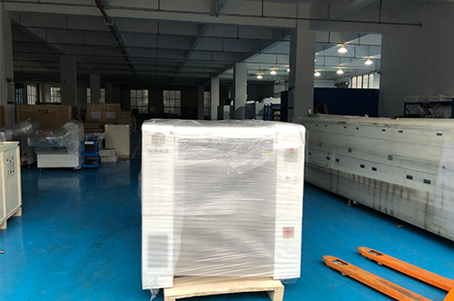 湖南客戶SMT設(shè)備專車送貨，貨到上門安裝調(diào)試