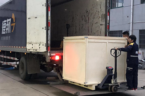 寧德客戶SMT設(shè)備專車送貨，貨到上門安裝調(diào)試